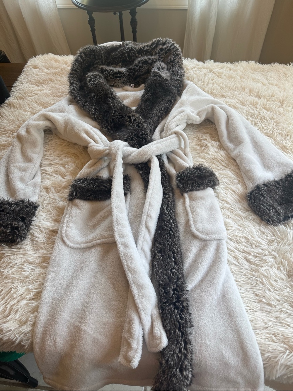Pottery Barn Faux Fur Trim Robe